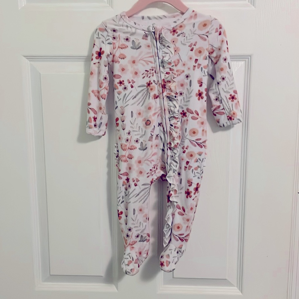 Caden Lane Wren’s Wildflower Zipper Ruffle Footie Size 6-9 Months